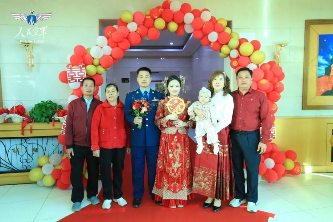 恭喜!这场戈壁滩上的集体婚礼太好磕了 恭喜!这场戈壁滩上的集体婚礼太好磕了