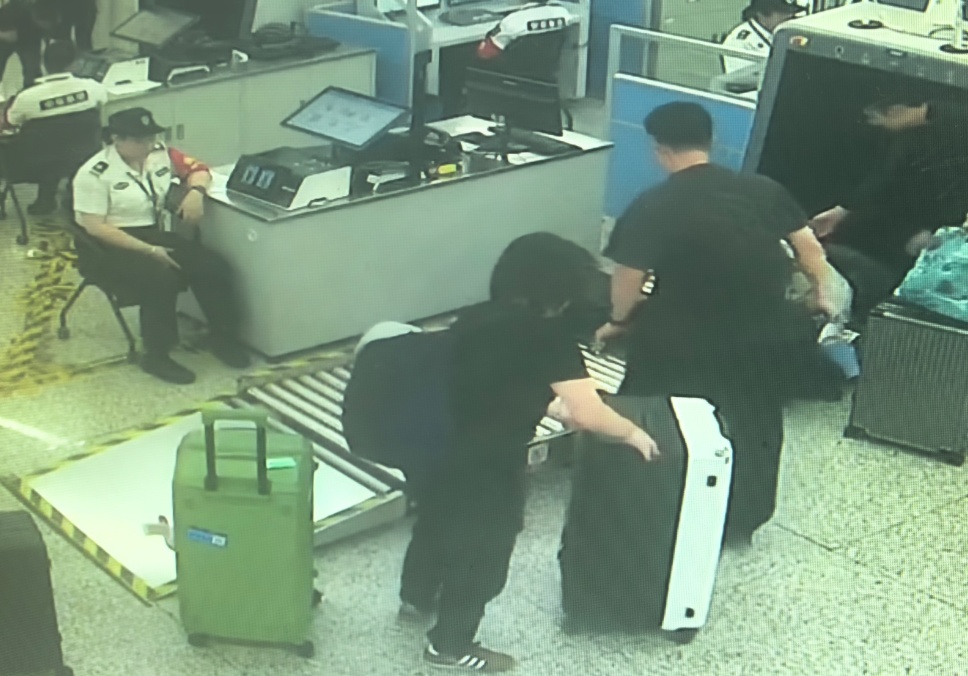 “包不见了，恐怕要损失几十万元生意！”这时一通电话打了过来……