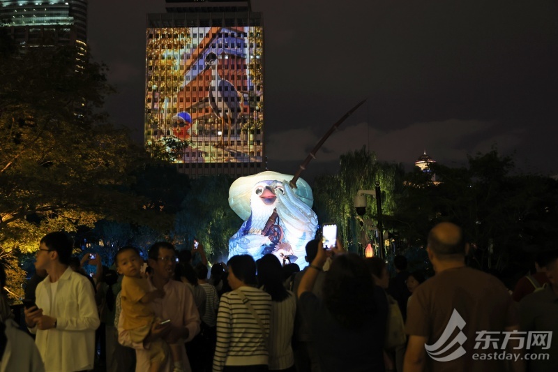 上海今天气温创下半年新低,今明局部大雨...台风动向→ 上海今天气温创下半年新低,今明局部大雨...台风动向→
