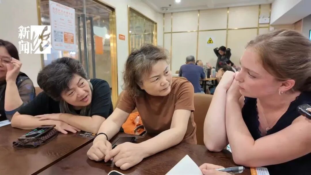 火了！上海这里被挤爆！阿姨爷叔争先恐后，就怕进不去…