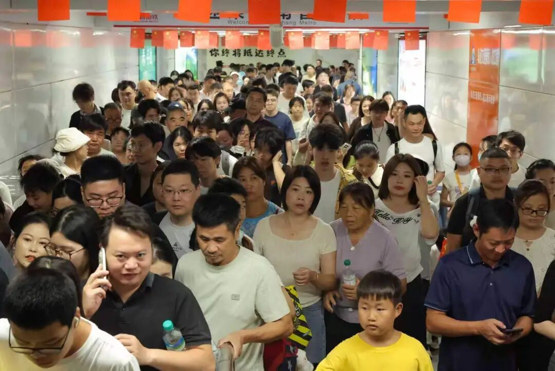 又破纪录了！国庆首日，南昌地铁客运量272.84万人次
