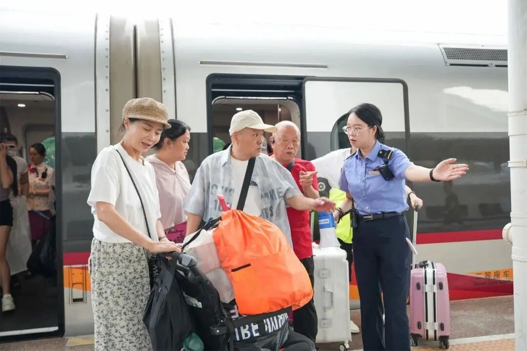 老年旅客淡季火车票标注“敬”字车次将享“折上折”，相关优惠车票10月4日起陆续发售