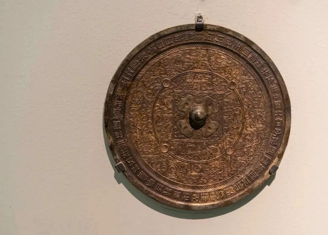 是谁？在2000年前的铜镜上，刻下了跟我一样的心愿