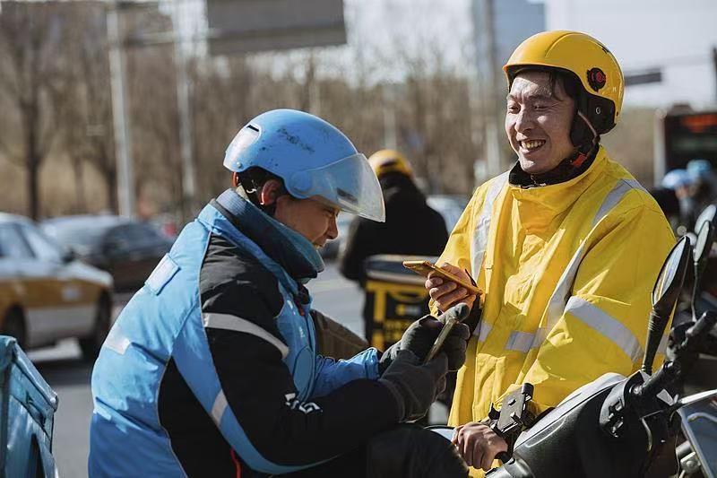 从暖“新”驿站到职业伤害保障 多方位守护新就业劳动者权益 从暖“新”驿站到职业伤害保障 多方位守护新就业劳动者权益