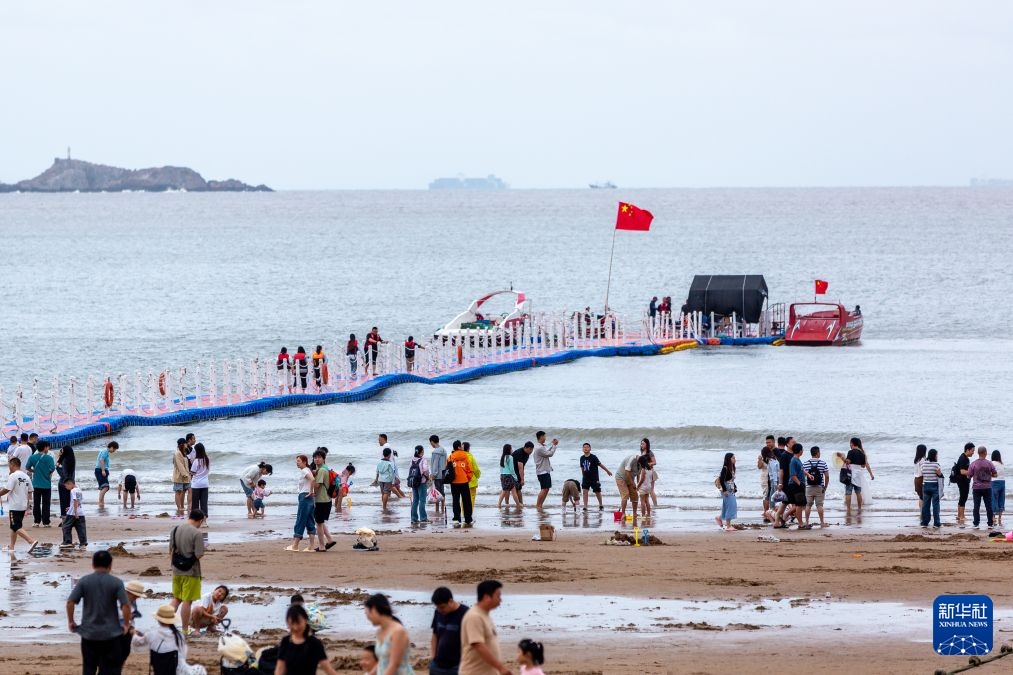 浙江舟山：碧海金沙引客来