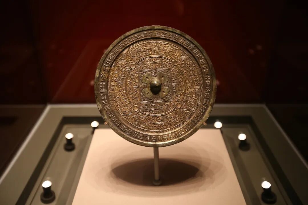 是谁？在2000年前的铜镜上，刻下了跟我一样的心愿
