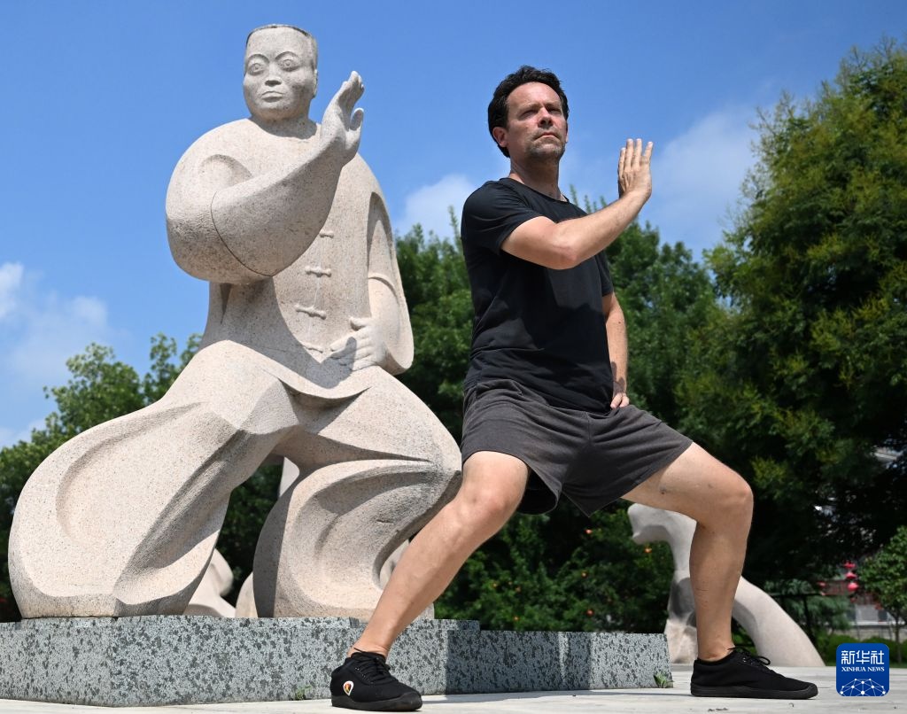 文化中国行·传统村落影像志丨一招太极半生客 扎根古村做乡人 文化中国行·传统村落影像志丨一招太极半生客 扎根古村做乡人