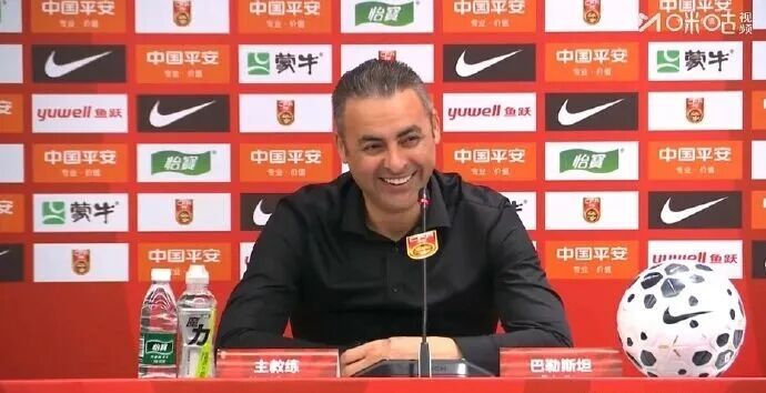 进球后做出大拇指向下手势，巴勒斯坦球员向国足道歉