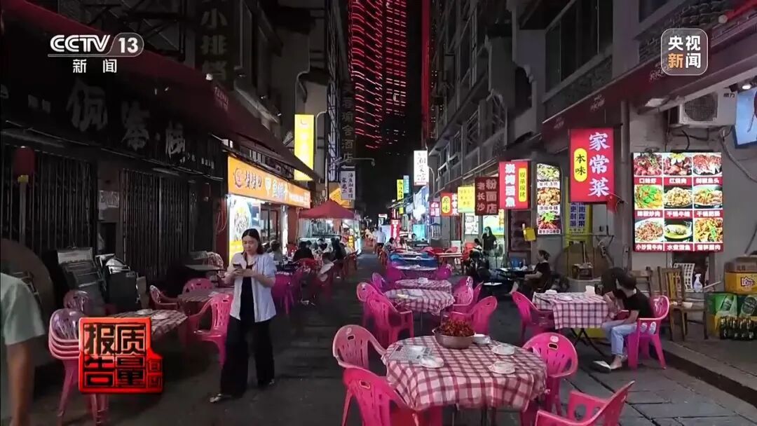 触目惊心!“商家榜”第1名的麻辣香锅外卖,后厨油污堆积、黑老鼠乱窜! 触目惊心!“商家榜”第1名的麻辣香锅外卖,后厨油污堆积、黑老鼠乱窜!