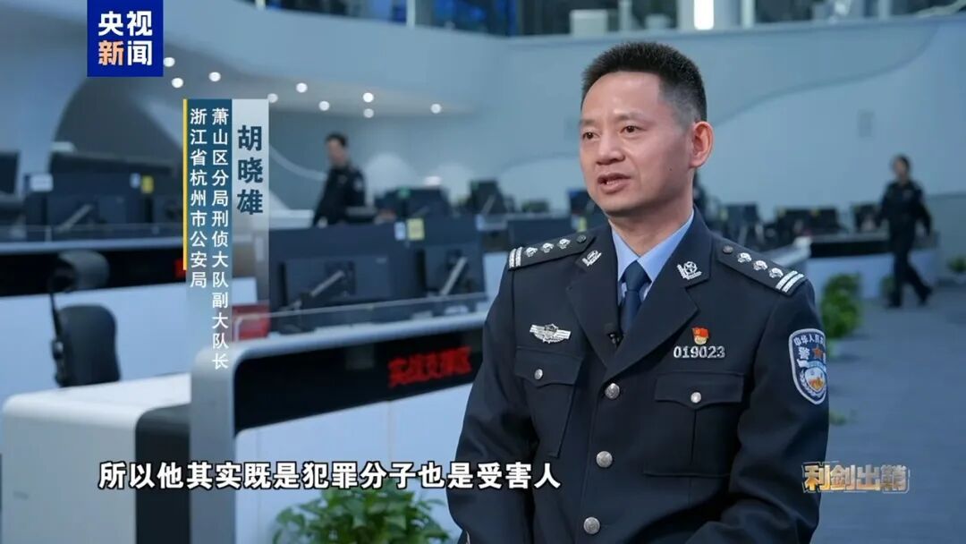 央视披露:缅北电诈头目,巨额现金多到发霉,经常在房顶和院子里晒钱,成为当地一景 央视披露:缅北电诈头目,巨额现金多到发霉,经常在房顶和院子里晒钱,成为当地一景