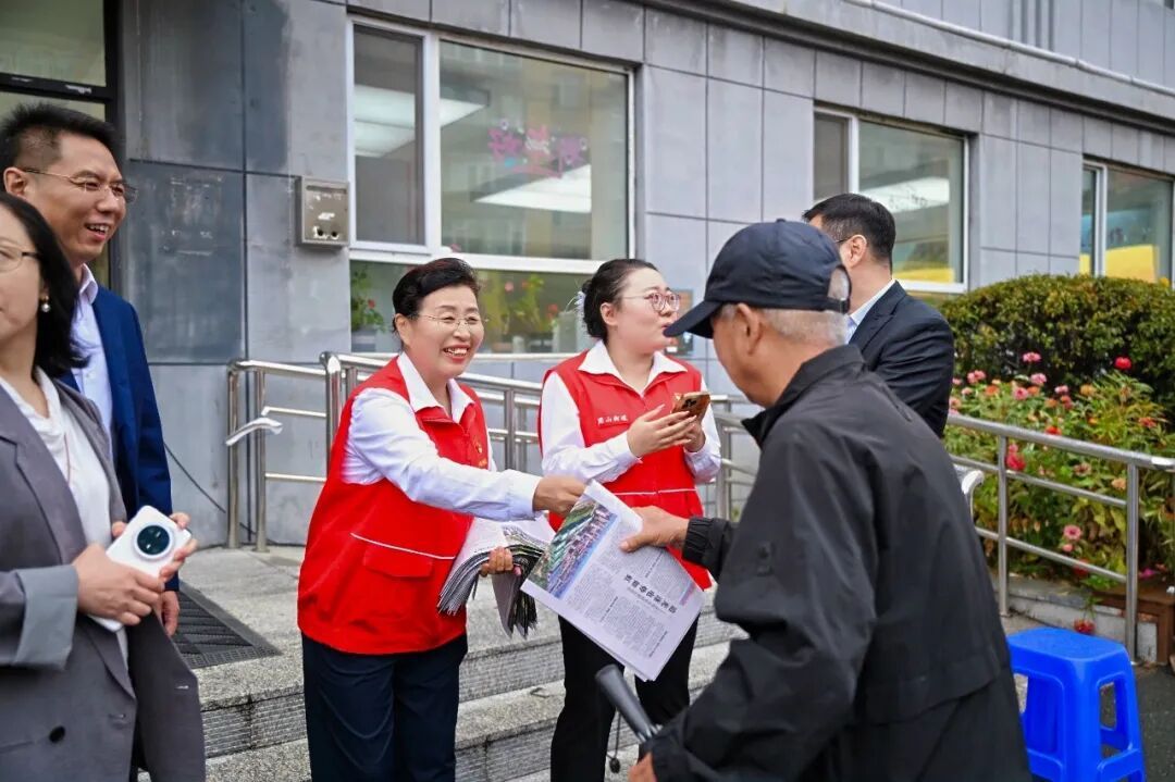 她在今年庆祝中国共产党成立105周年大会上发言，她是“亚琴大姐”