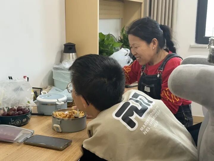 只有双手和颈部以上能活动,他凭591分考入山西大学!如今定下新目标 只有双手和颈部以上能活动,他凭591分考入山西大学!如今定下新目标