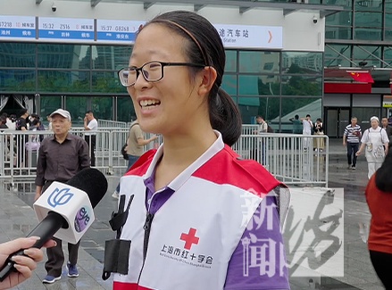 上海一中年男子突然倒地,心跳停止!多名路人冲过去接力!医生感慨:功劳是他们的 上海一中年男子突然倒地,心跳停止!多名路人冲过去接力!医生感慨:功劳是他们的