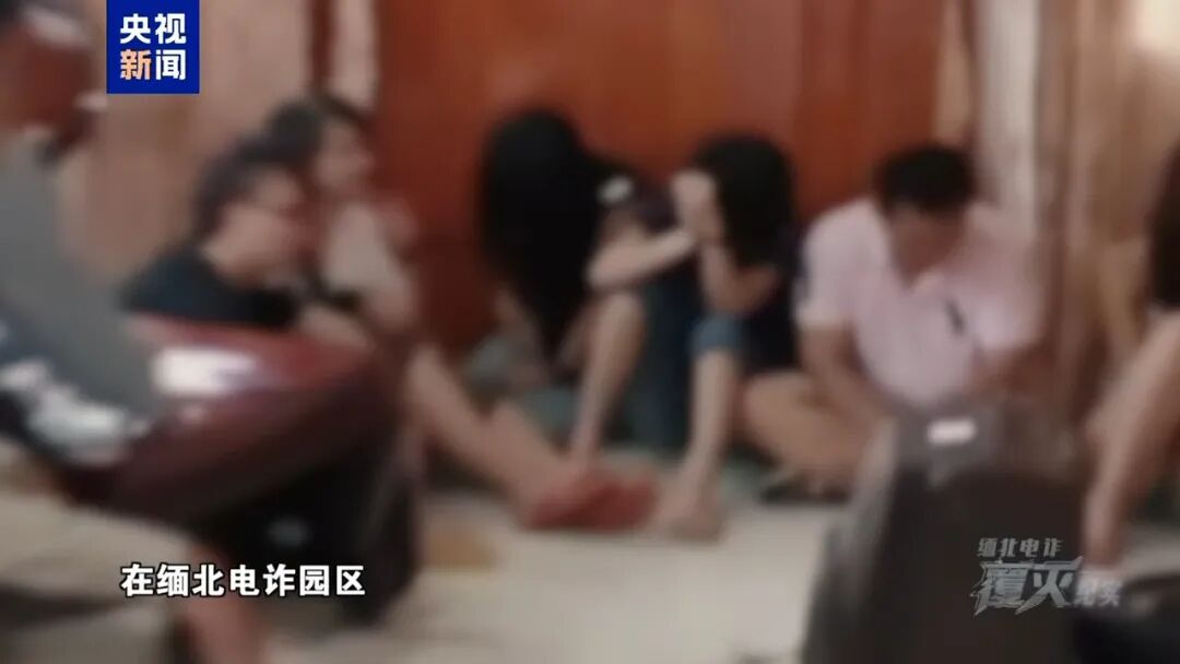 央视披露:缅北电诈头目,巨额现金多到发霉,经常在房顶和院子里晒钱,成为当地一景 央视披露:缅北电诈头目,巨额现金多到发霉,经常在房顶和院子里晒钱,成为当地一景