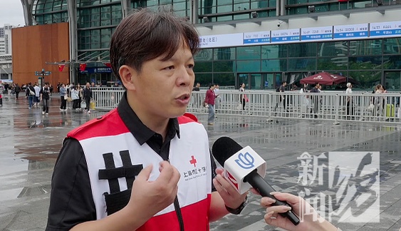 上海一中年男子突然倒地,心跳停止!多名路人冲过去接力!医生感慨:功劳是他们的 上海一中年男子突然倒地,心跳停止!多名路人冲过去接力!医生感慨:功劳是他们的