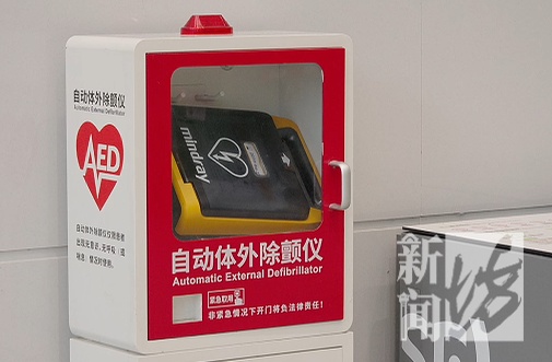 上海一中年男子突然倒地,心跳停止!多名路人冲过去接力!医生感慨:功劳是他们的 上海一中年男子突然倒地,心跳停止!多名路人冲过去接力!医生感慨:功劳是他们的