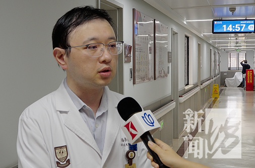 上海一中年男子突然倒地,心跳停止!多名路人冲过去接力!医生感慨:功劳是他们的 上海一中年男子突然倒地,心跳停止!多名路人冲过去接力!医生感慨:功劳是他们的