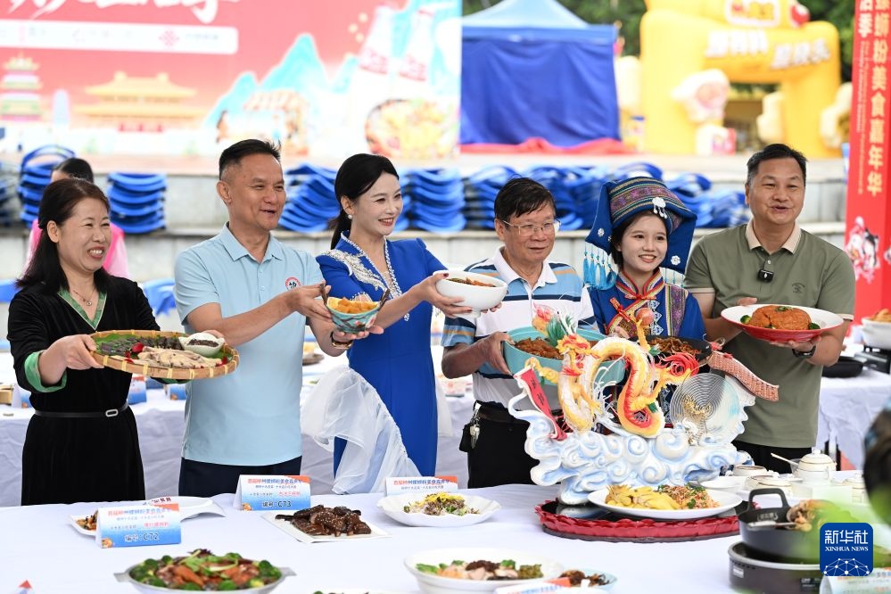 广西柳州：长假赛美食