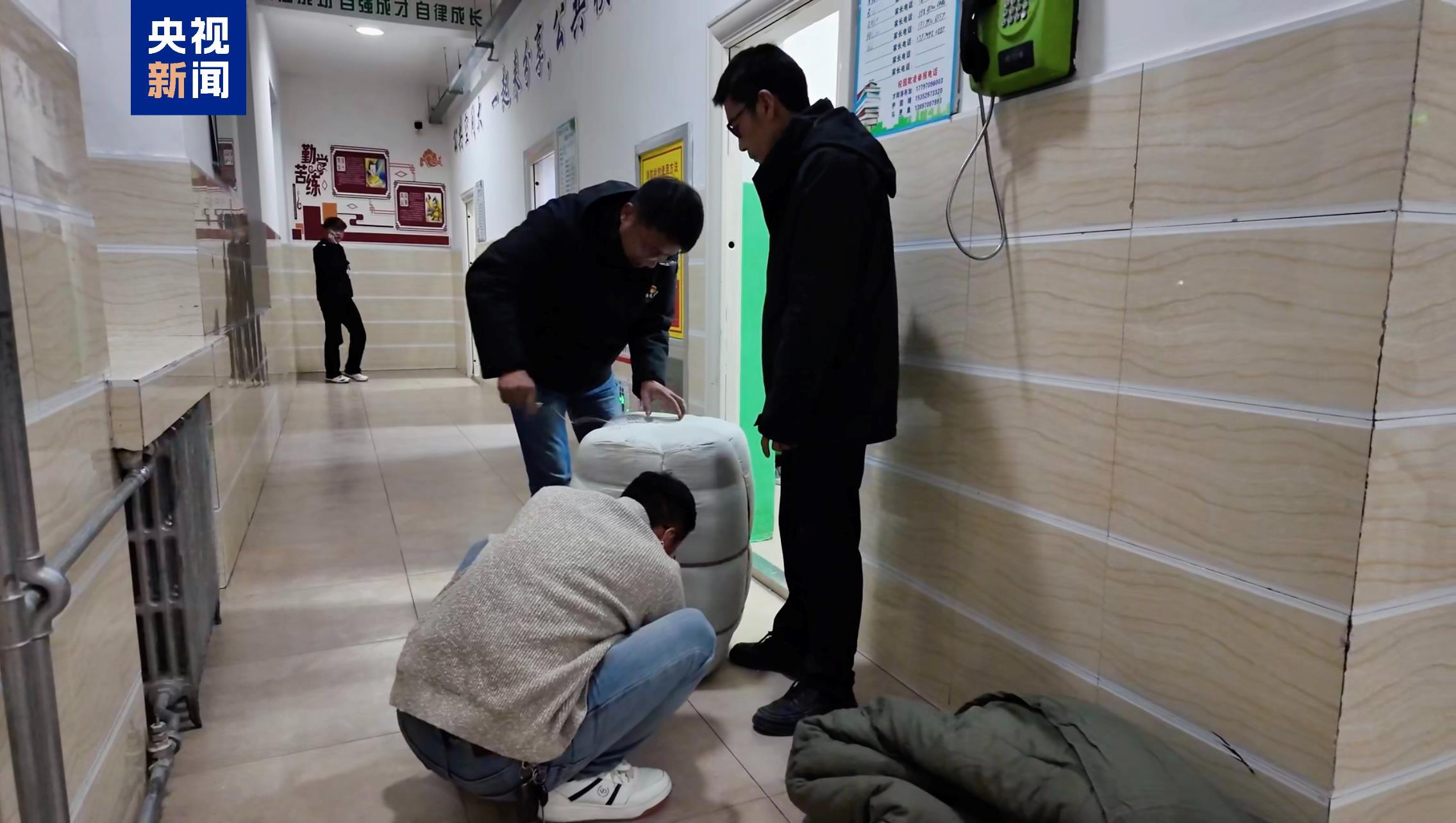 10万游客涌入5万人口的高原小城,面对超预期客流当地如何应对? 10万游客涌入5万人口的高原小城,面对超预期客流当地如何应对?