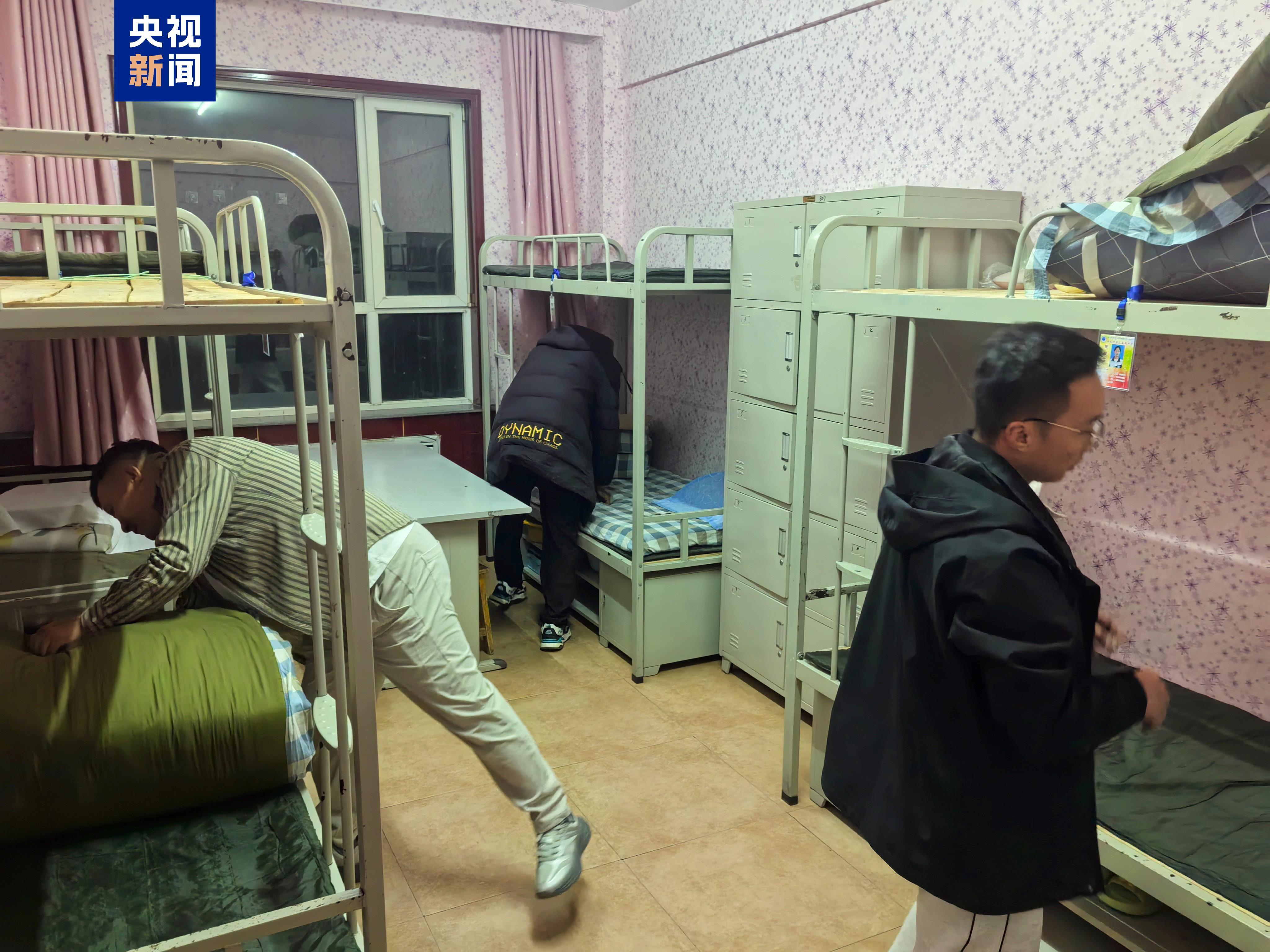 10万游客涌入5万人口的高原小城,面对超预期客流当地如何应对? 10万游客涌入5万人口的高原小城,面对超预期客流当地如何应对?