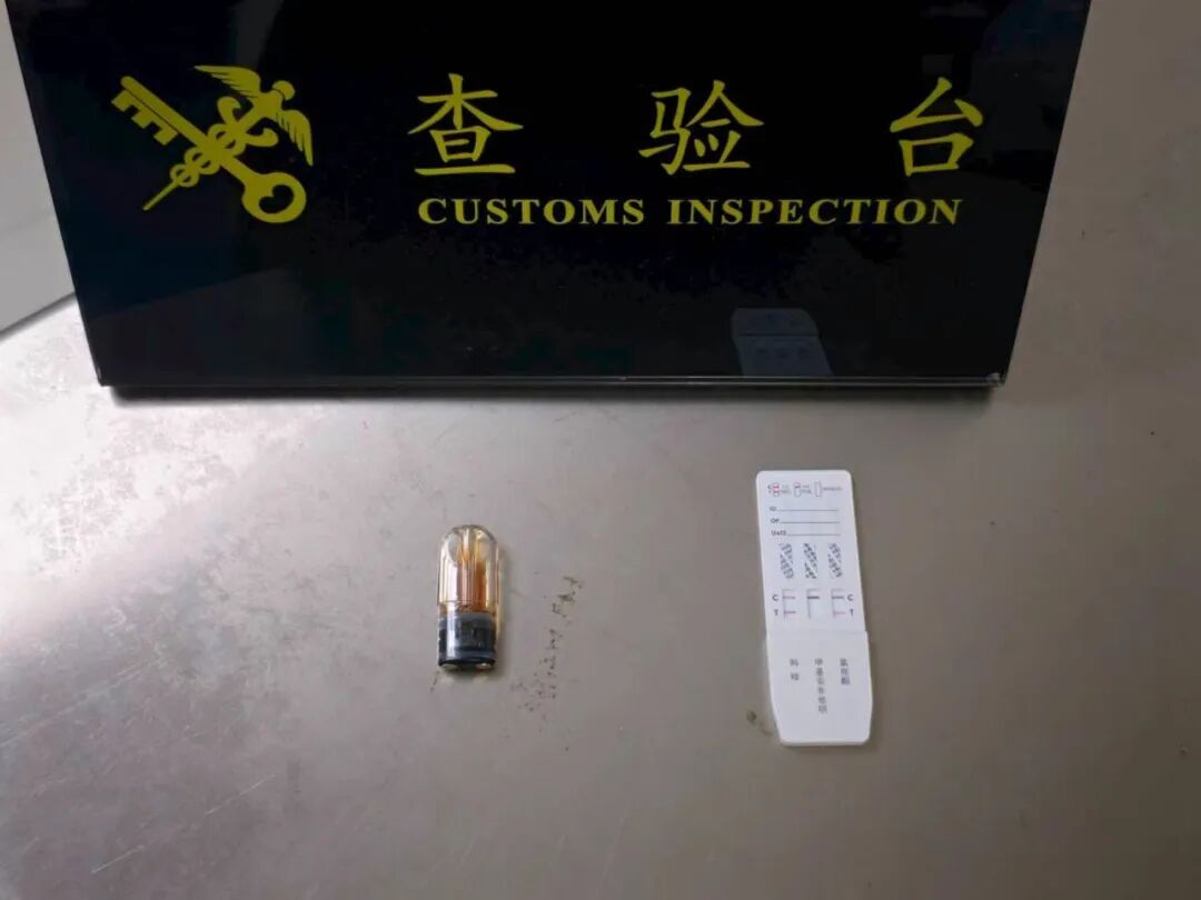 步伐快、四处张望!罗湖海关关员一眼识破,裤兜里搜出“毒弹” 步伐快、四处张望!罗湖海关关员一眼识破,裤兜里搜出“毒弹”
