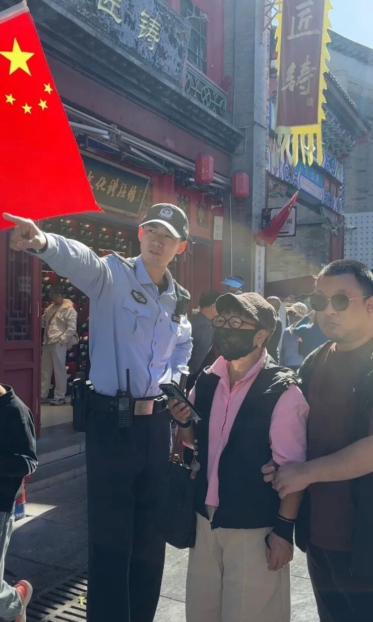 惊险 | 30秒，包丢了，游客急哭了！没点“帧”功夫，还真不行！