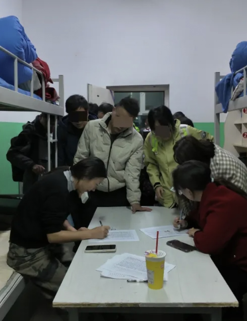 十一期间祁连县游客爆满，有人免费住进学生宿舍，教育局：游客素质高，离开还打扫卫生