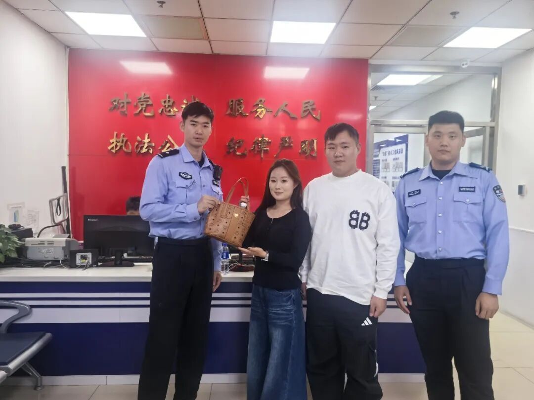 惊险 | 30秒，包丢了，游客急哭了！没点“帧”功夫，还真不行！