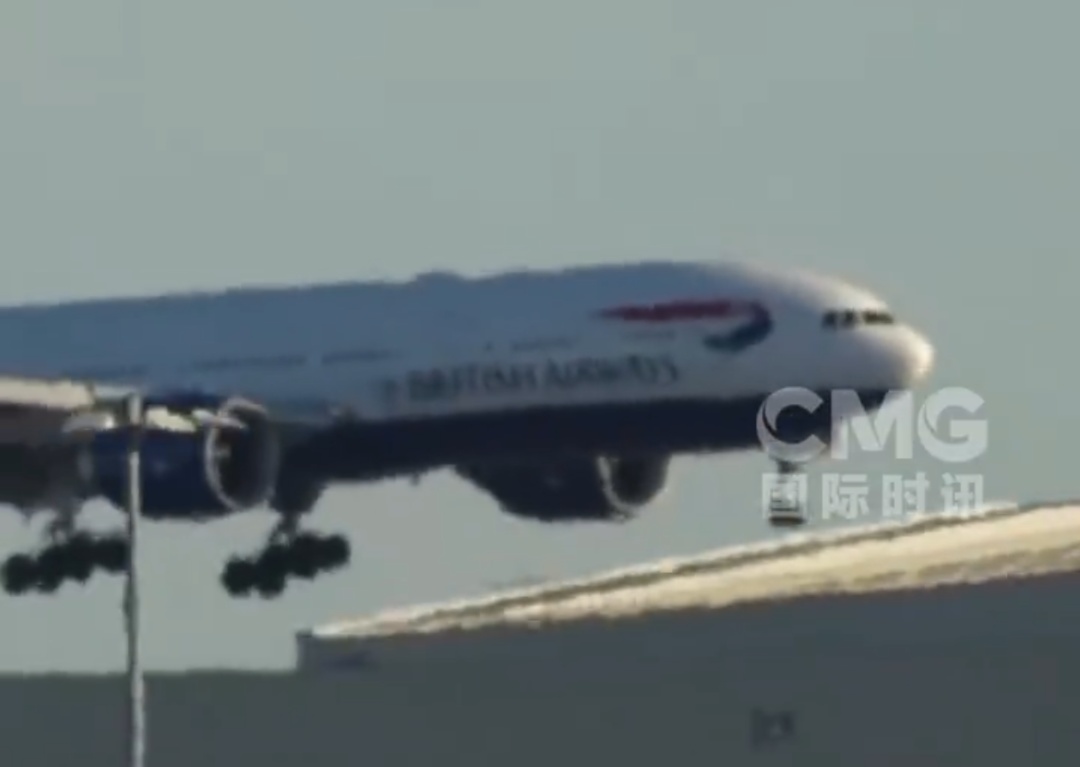7分钟急坠8230米！英航一赴美客机紧急返航！事故原因不明！