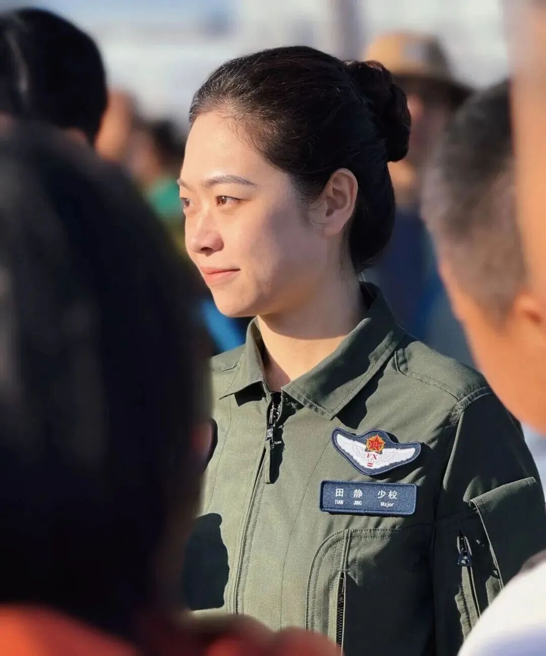 少校飞行员嫁给陆航上尉！战友：怎么追到的？
