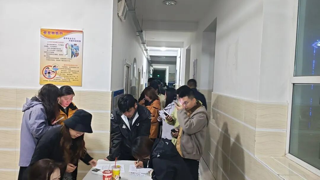 10万人涌进5万人口县城，文旅局长给游客铺床