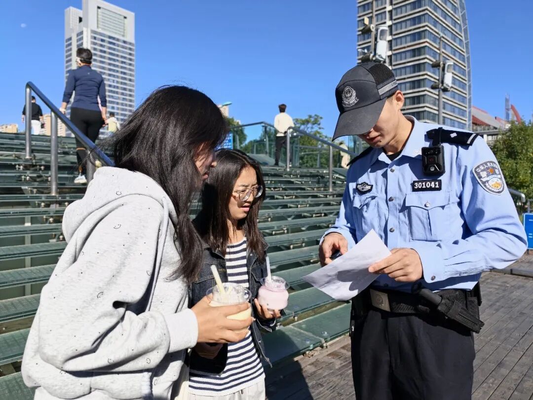 惊险 | 30秒，包丢了，游客急哭了！没点“帧”功夫，还真不行！