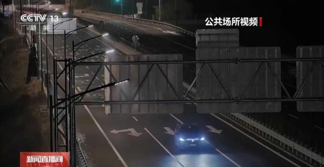 男子喝一斤白酒后开智驾，车停高速公路中间车道人已昏睡！被判拘役并处罚金