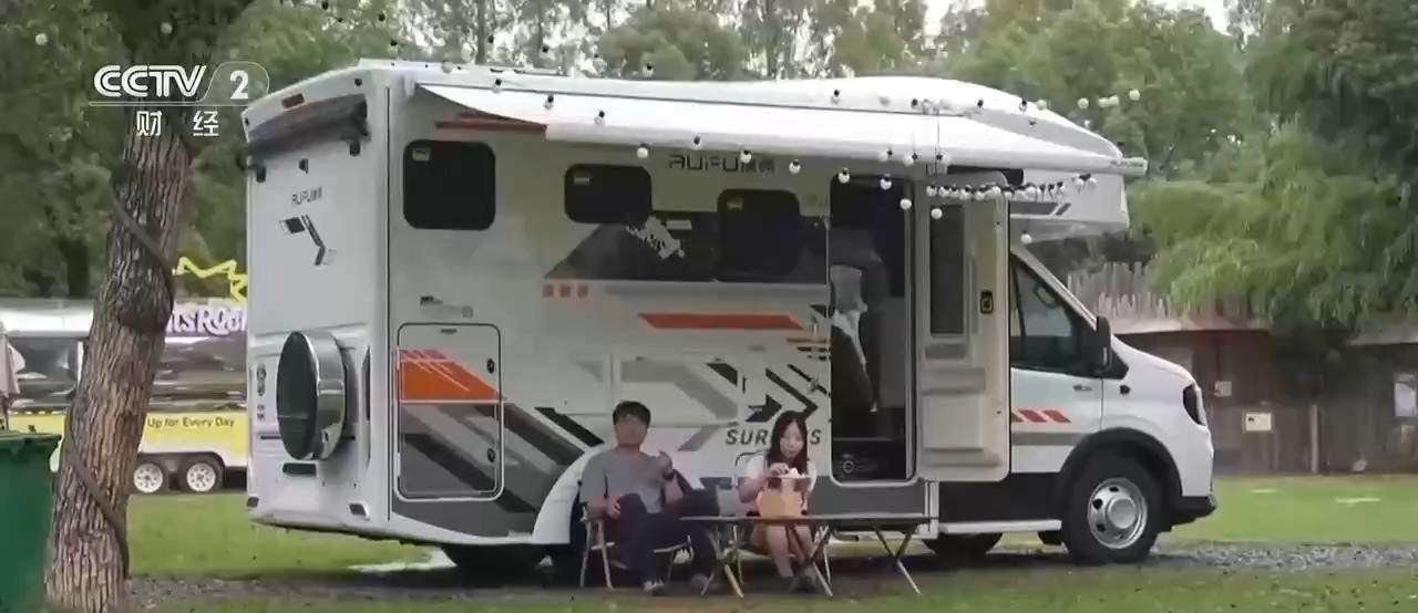 年轻人爱上房车旅行！国庆假期房车消费迎来新变化