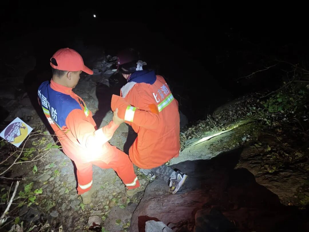 一家三口徒步“老龙窝”迷路被困 门头沟消防连夜成功营救 一家三口徒步“老龙窝”迷路被困 门头沟消防连夜成功营救