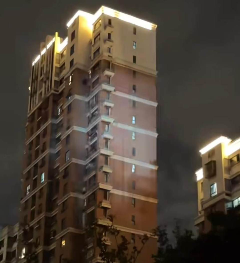 上海复兴岛一音乐节被指声光过强,有市民称“以为地震了”,当地:仅一天,发过提示 上海复兴岛一音乐节被指声光过强,有市民称“以为地震了”,当地:仅一天,发过提示