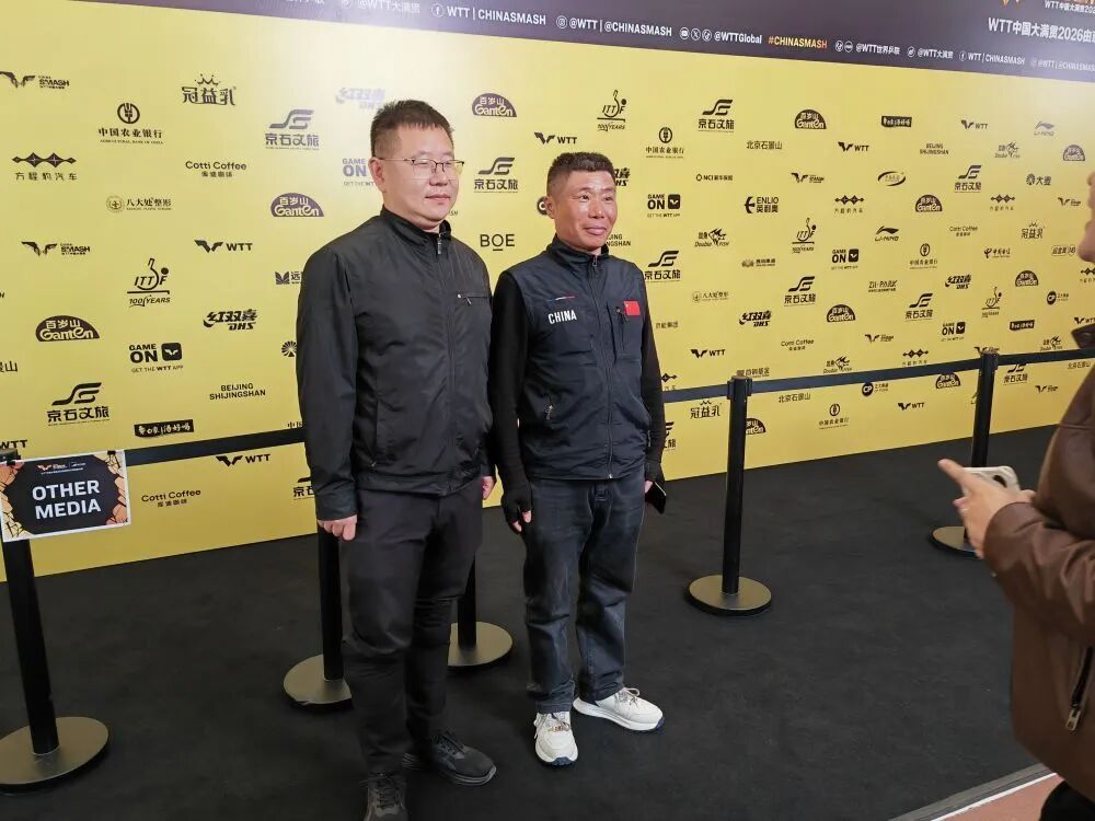 八位外卖骑手,坐上了贵宾席 八位外卖骑手,坐上了贵宾席