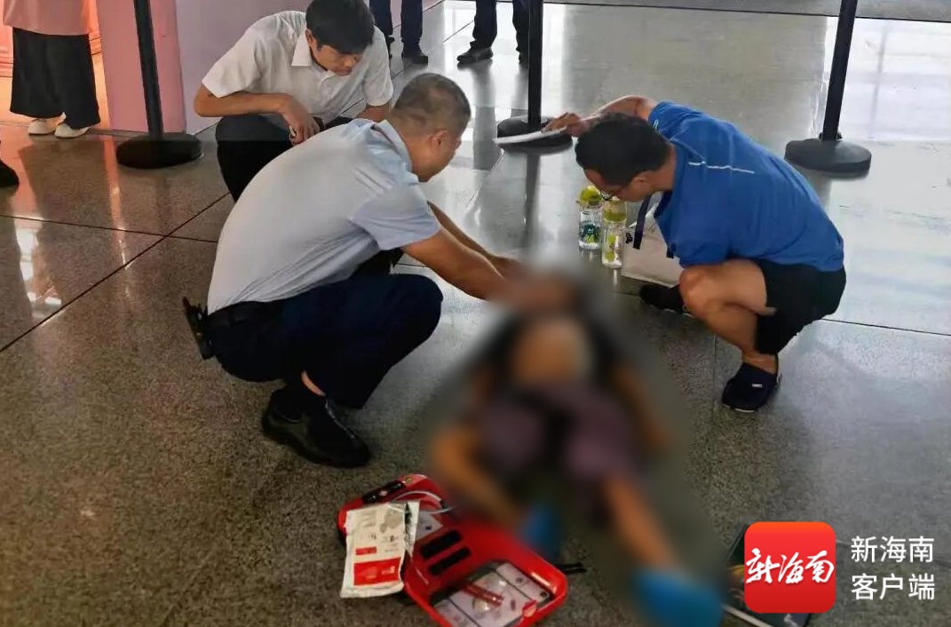 海口一儿童摔倒后突发心跳骤停!他们接力与死神赛跑,赢了→ 海口一儿童摔倒后突发心跳骤停!他们接力与死神赛跑,赢了→