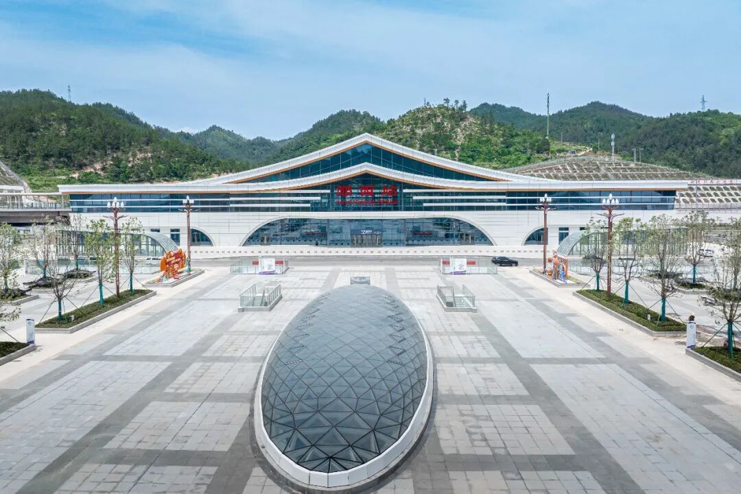 检票口抬头有喜,这座县城高铁站,太浪漫了 检票口抬头有喜,这座县城高铁站,太浪漫了