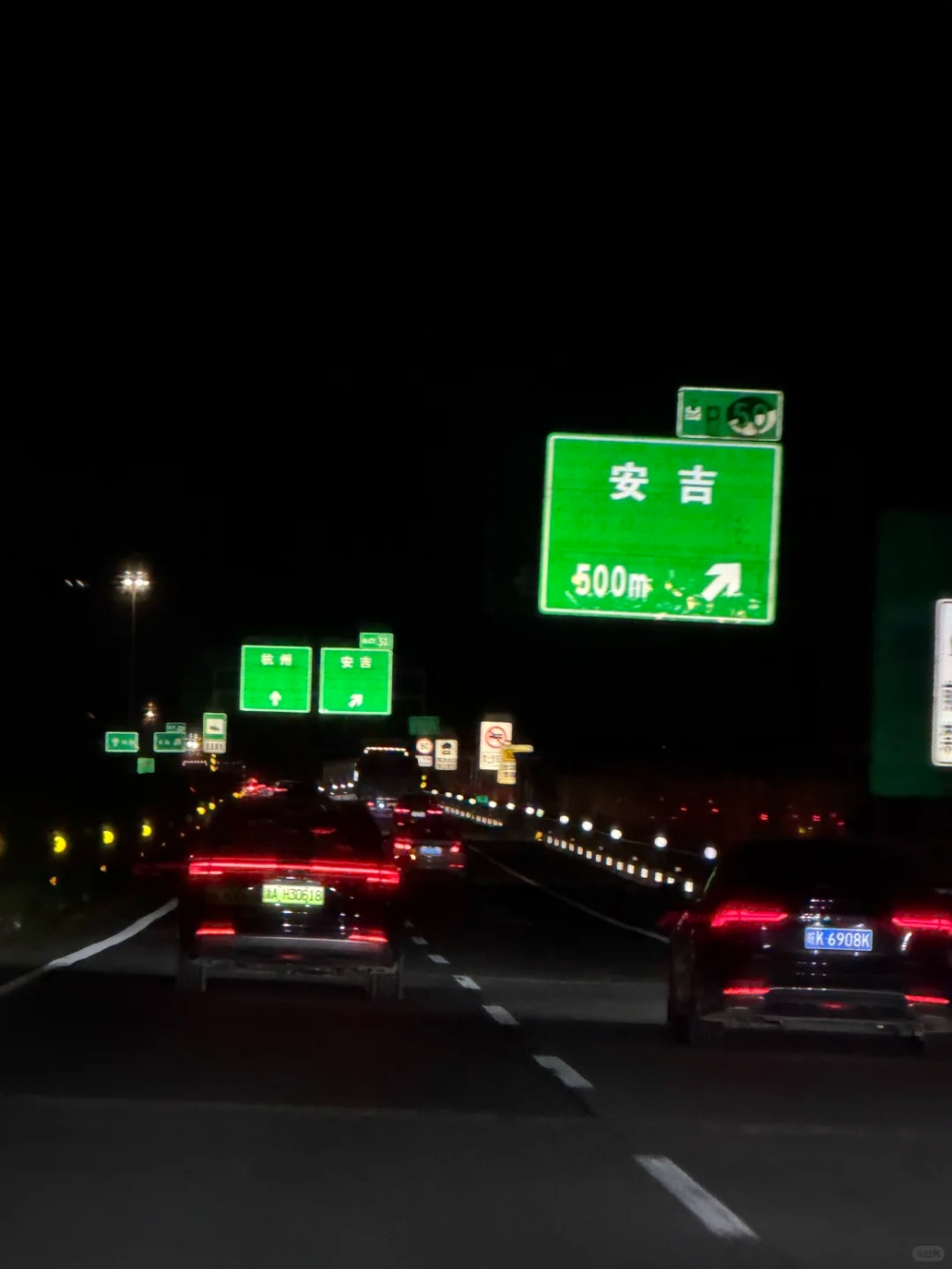 “凌晨3点半的高速路上全是车” ,杭州一车主深夜赶路返家,发现路上全是“大聪明” “凌晨3点半的高速路上全是车” ,杭州一车主深夜赶路返家,发现路上全是“大聪明”