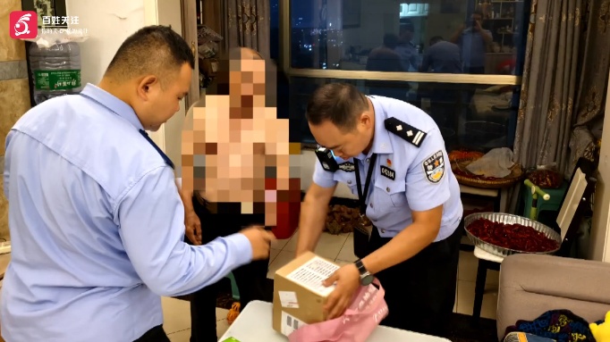 男子刚入职就弄丢10台手机,价值10万元,民警一帧帧翻监控,6天后找回! 男子刚入职就弄丢10台手机,价值10万元,民警一帧帧翻监控,6天后找回!