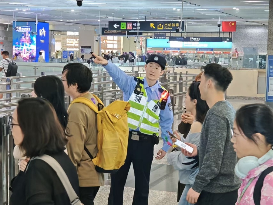 国庆返沪高峰到来,长假最后一天虹桥枢纽将迎44.3万客流 国庆返沪高峰到来,长假最后一天虹桥枢纽将迎44.3万客流