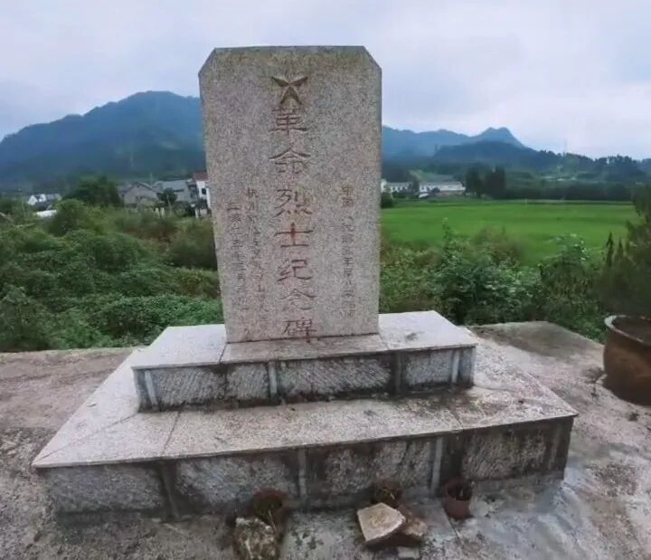 误停烈士纪念碑平台!杭州摩友察觉失礼后,做了这些事,网友评论一切刚刚好…… 误停烈士纪念碑平台!杭州摩友察觉失礼后,做了这些事,网友评论一切刚刚好……