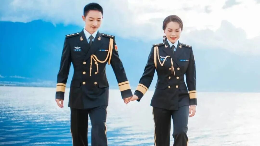 “我开飞机的”“那真太巧了,我是守飞机的” “我开飞机的”“那真太巧了,我是守飞机的”