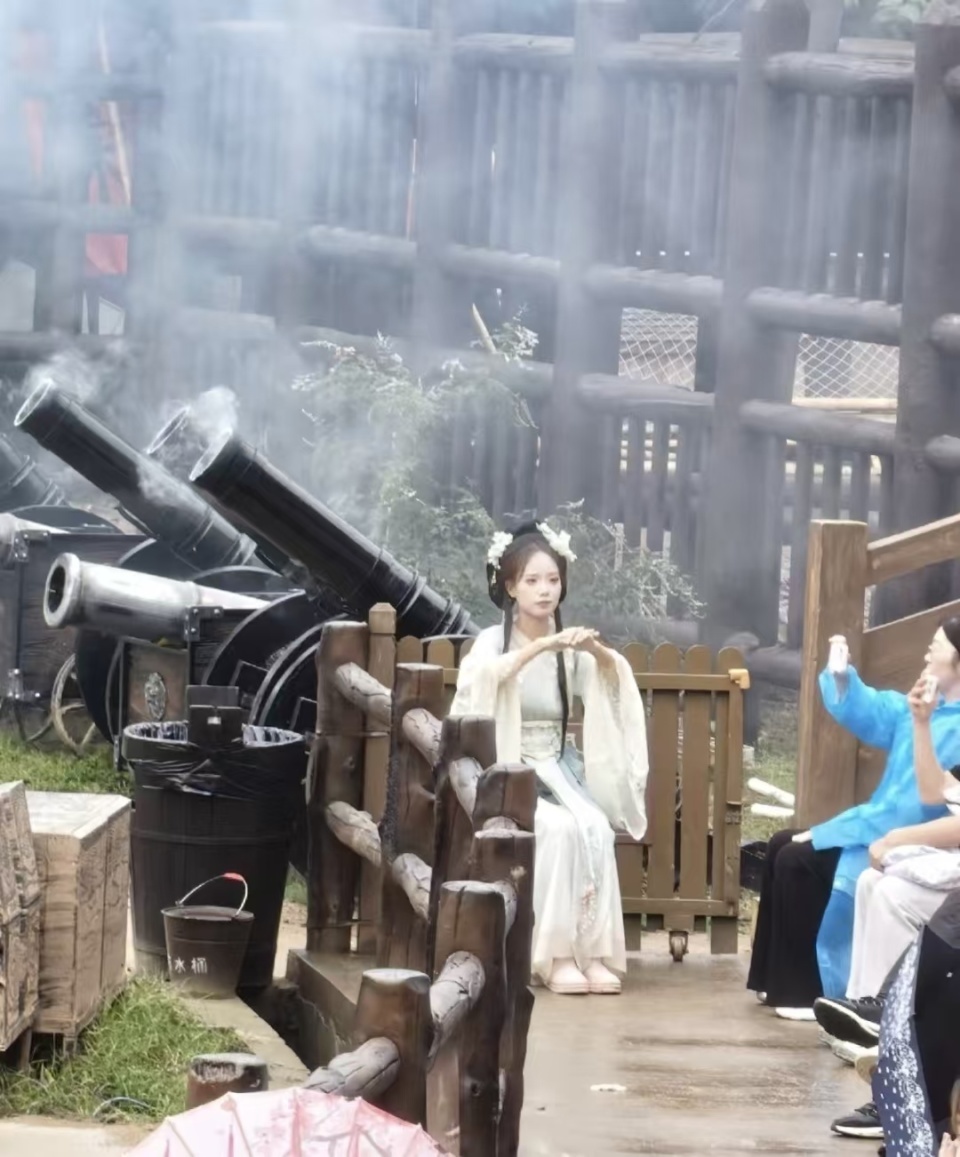 河南万岁山一手语翻译被赞“最夯NPC”，景区：免费提供，想让每位游客都有良好观感