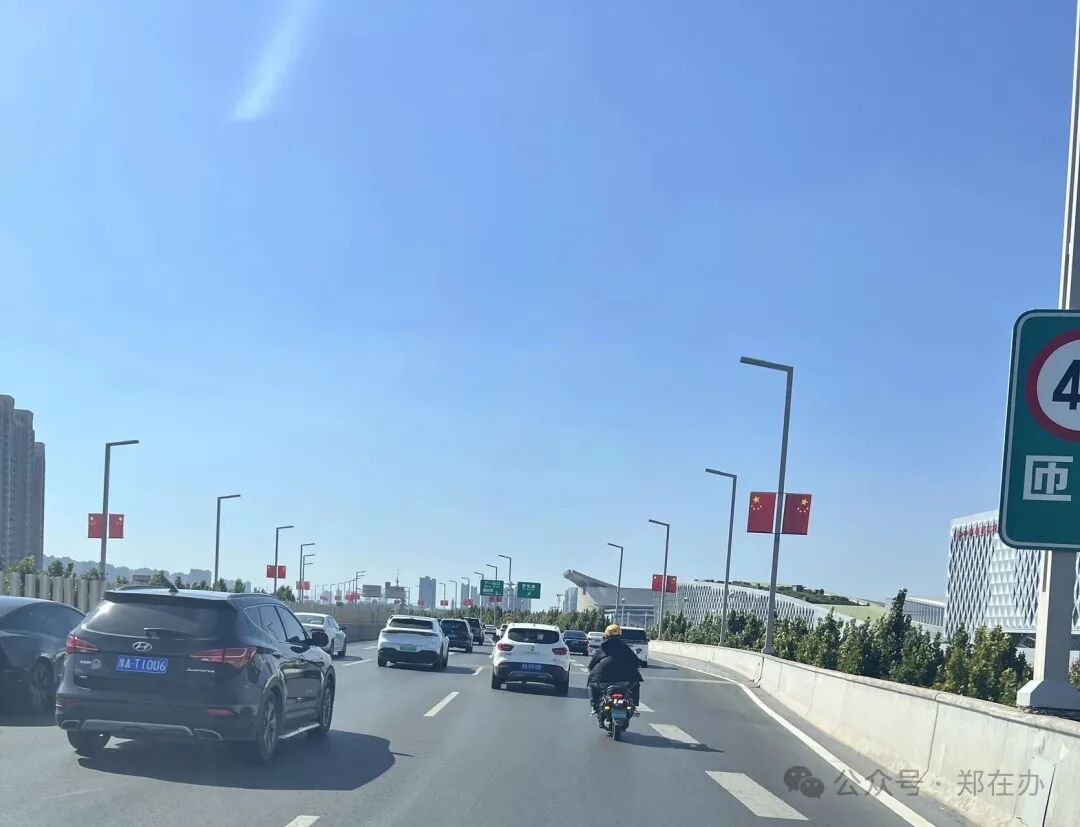 再再再说一遍！这些车辆不能上高架，发现可拍摄取证举报