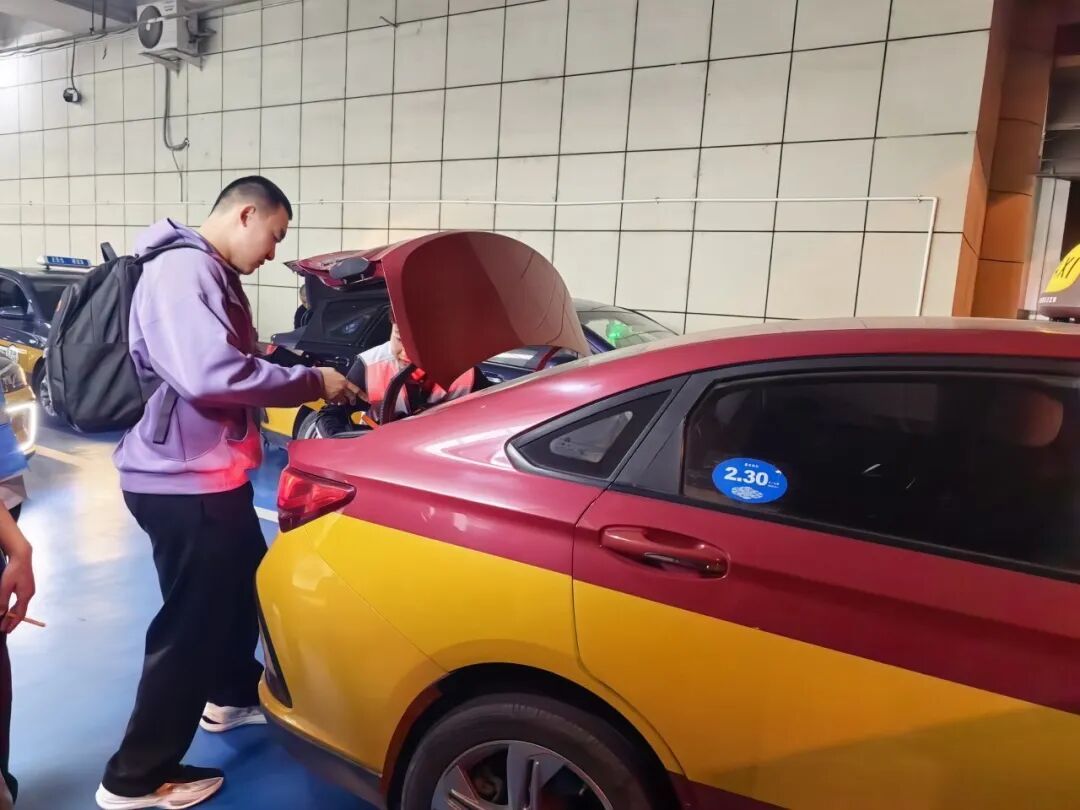 2.3万旅客昨天深夜到达北京南站！有车坐，能到家——