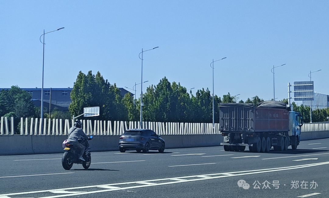 再再再说一遍！这些车辆不能上高架，发现可拍摄取证举报
