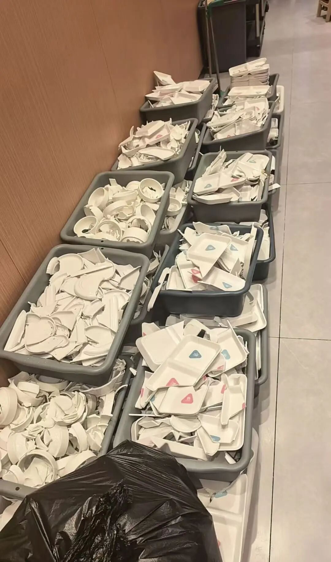 关注 | 又见宠物狗上桌！知名自助火锅门店回应！