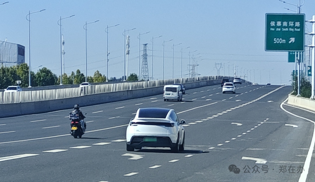再再再说一遍！这些车辆不能上高架，发现可拍摄取证举报